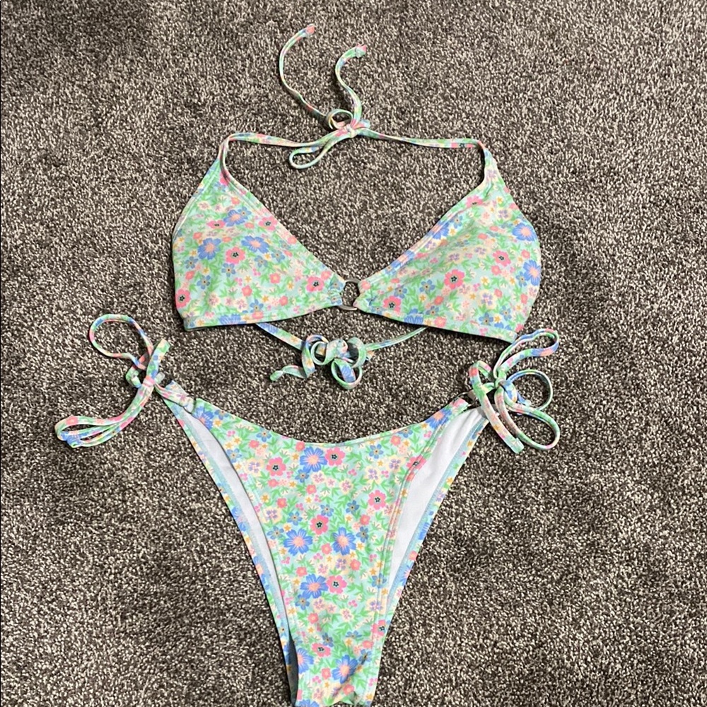 SHEIN Floral Bikini Set